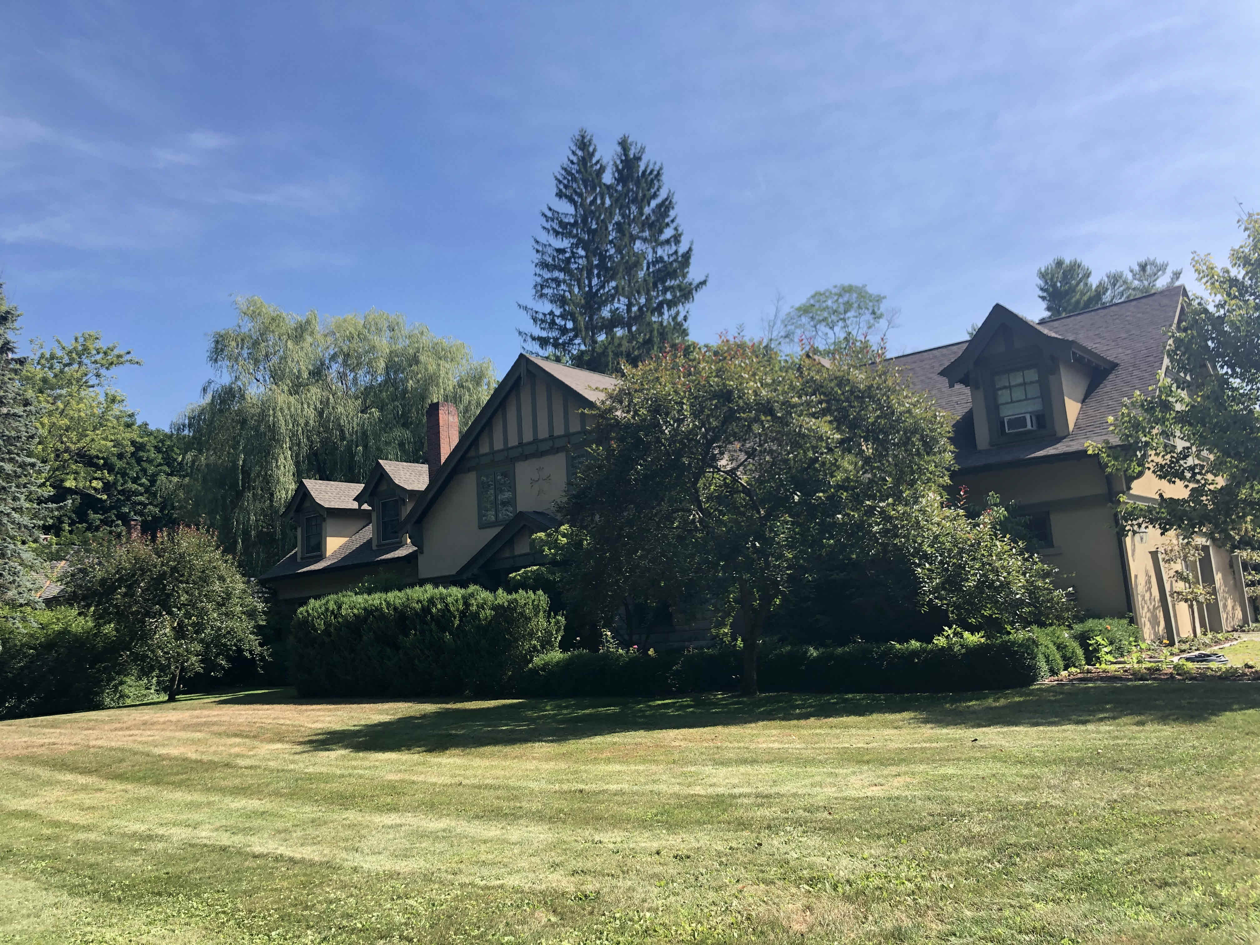 Building photograph for 225 TACONIC ROAD